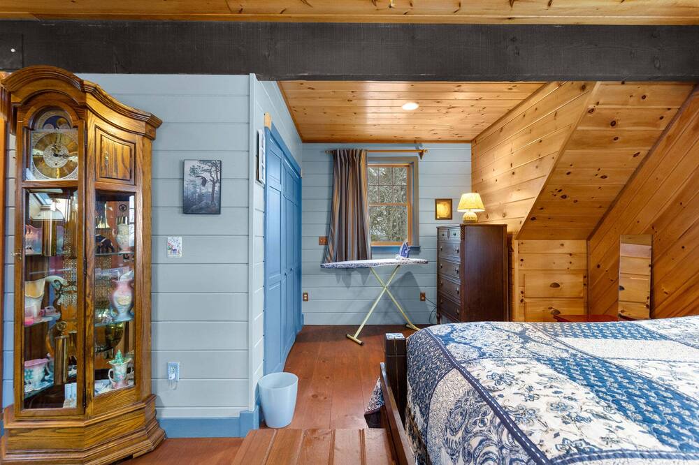 Photo of Bedroom in Ellsworth