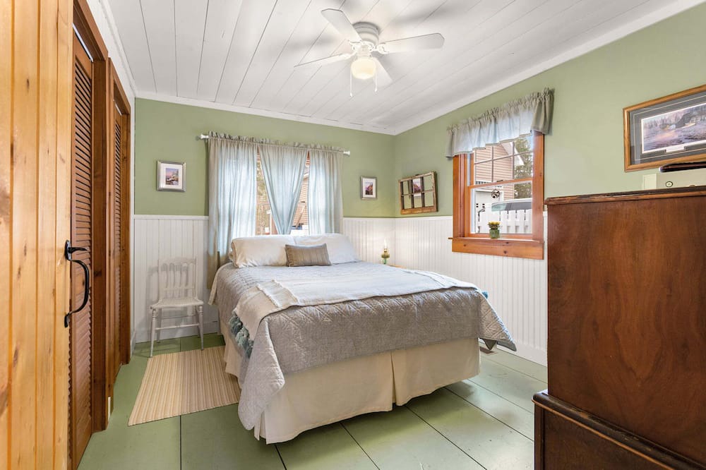 Photo of Bedroom in Ellsworth