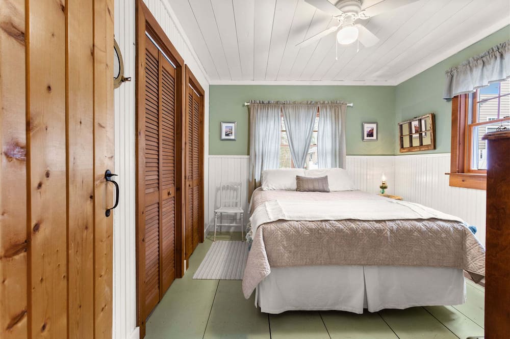 Photo of Bedroom in Ellsworth