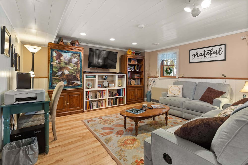 Photo of Livingroom in Ellsworth