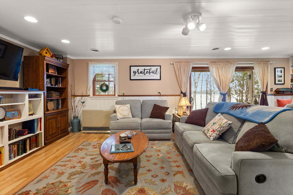 Photo of Livingroom in Ellsworth