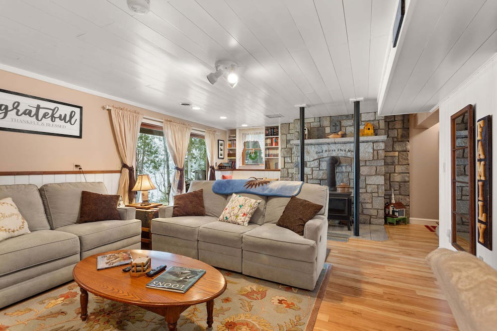 Photo of Livingroom in Ellsworth