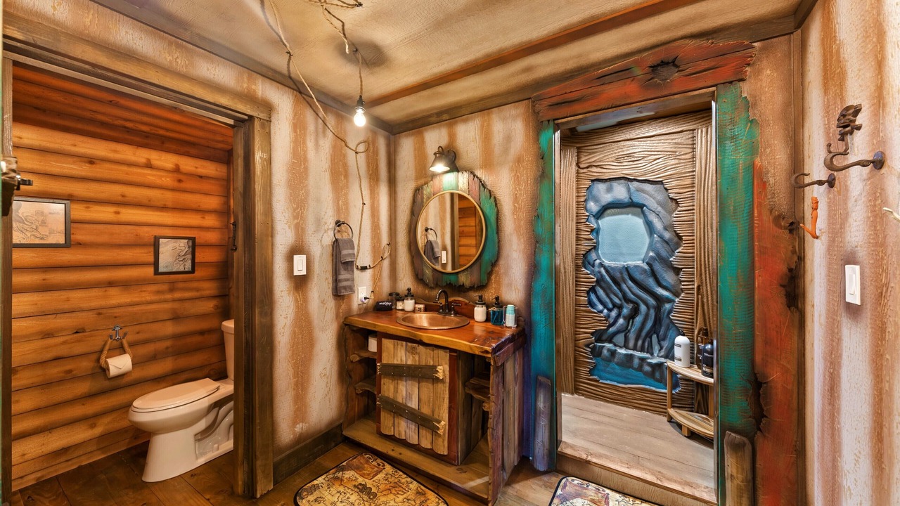 Photo of Bathroom in Leon Junction