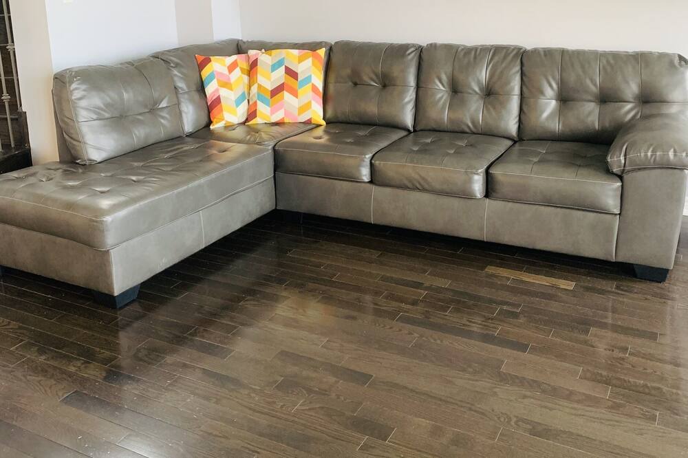 Photo of Livingroom in Richmond Hill