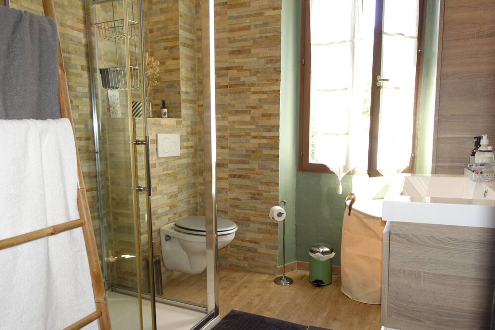 Photo of Bathroom in Laroque-des-Alberes