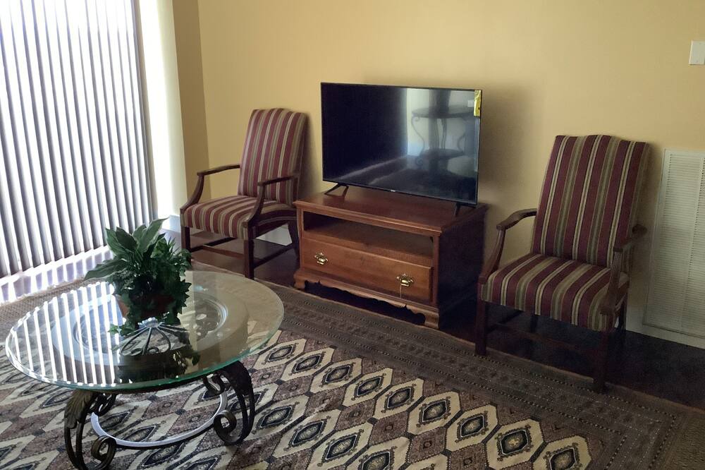 Photo of Livingroom in Northside