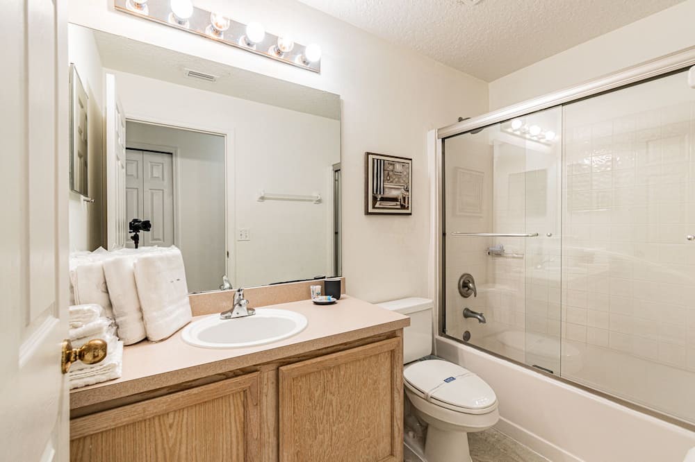 Photo of Bathroom in Lake Berkley