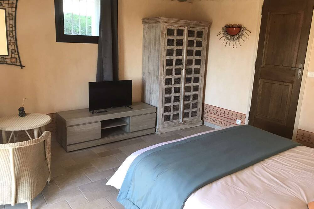 Photo of Bedroom in Saint-Ambroix