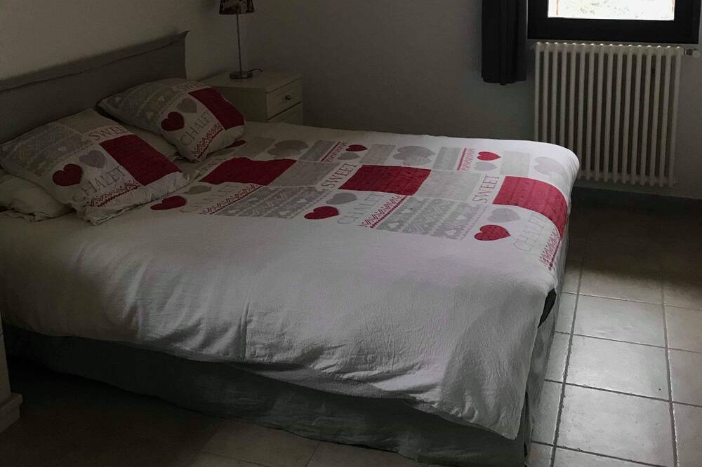 Photo of Bedroom in Saint-Ambroix