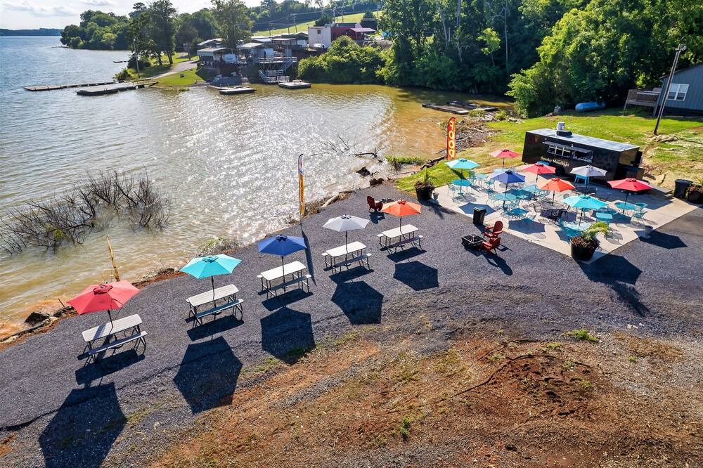 Photo of Others in Dandridge