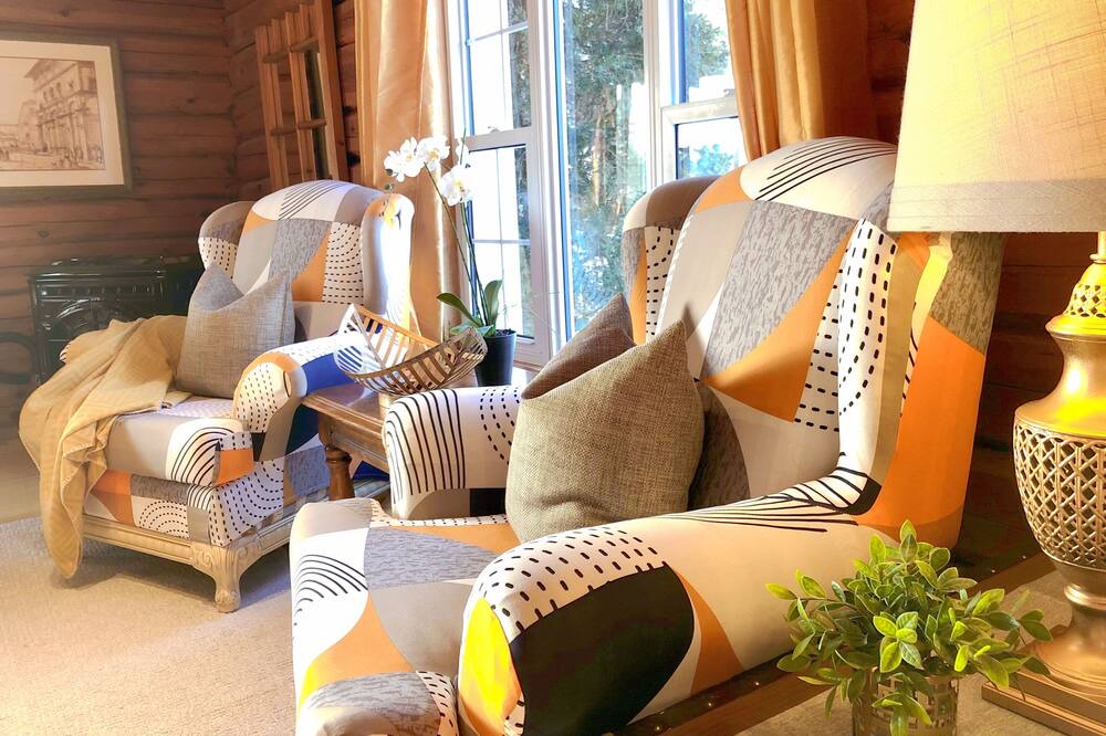 Photo of Livingroom in Parry Sound