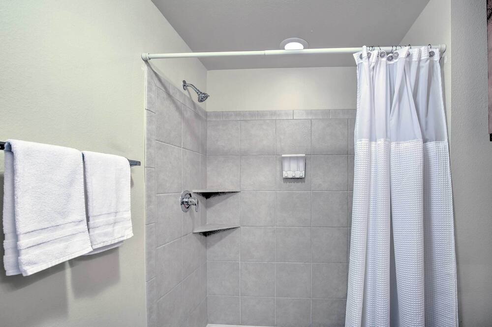 Photo of Bathroom in Eckhert Crossing