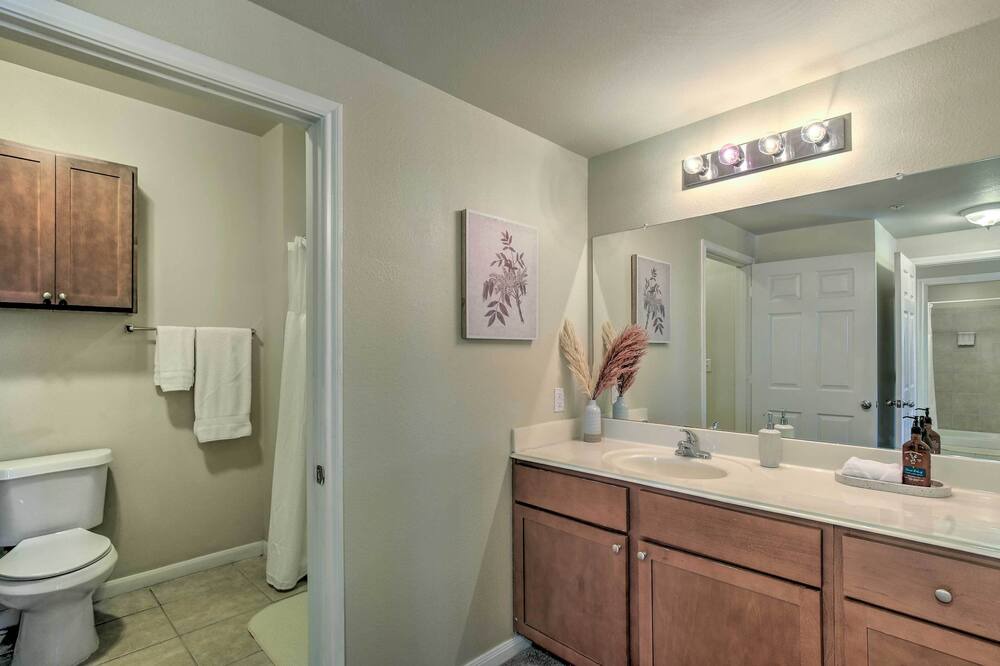 Photo of Bathroom in Eckhert Crossing