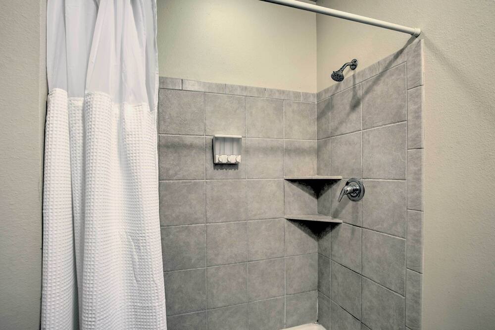 Photo of Bathroom in Eckhert Crossing