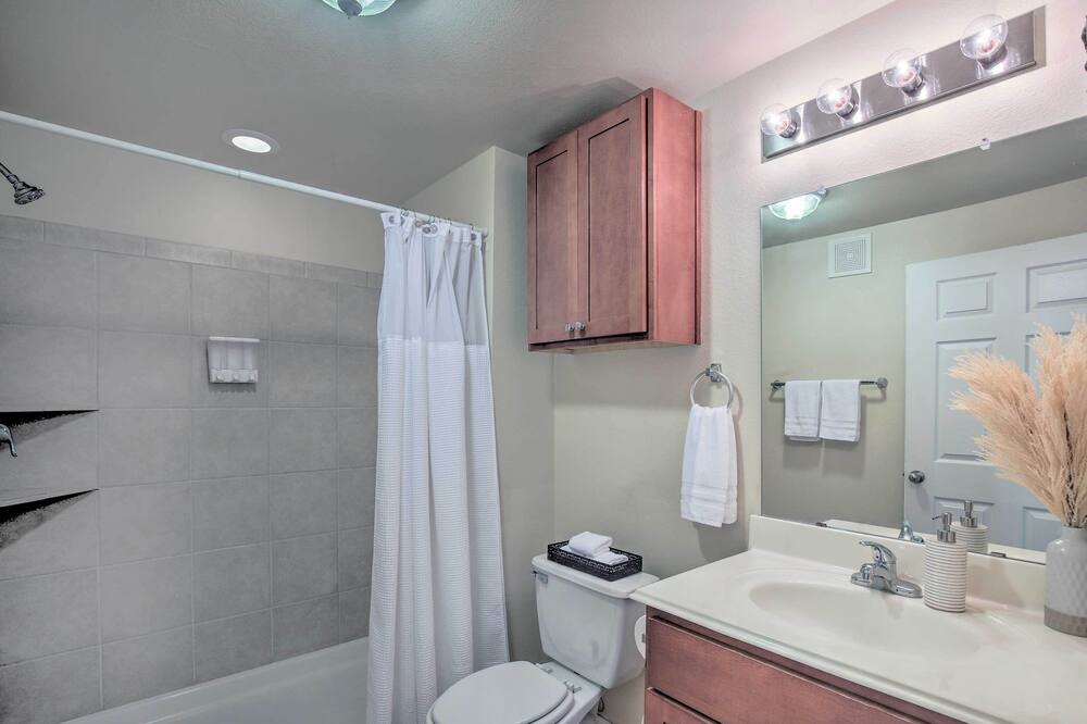 Photo of Bathroom in Eckhert Crossing