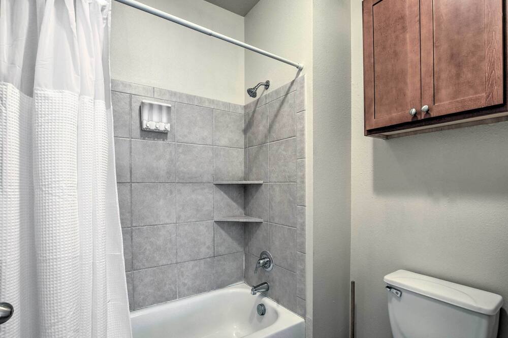Photo of Bathroom in Eckhert Crossing