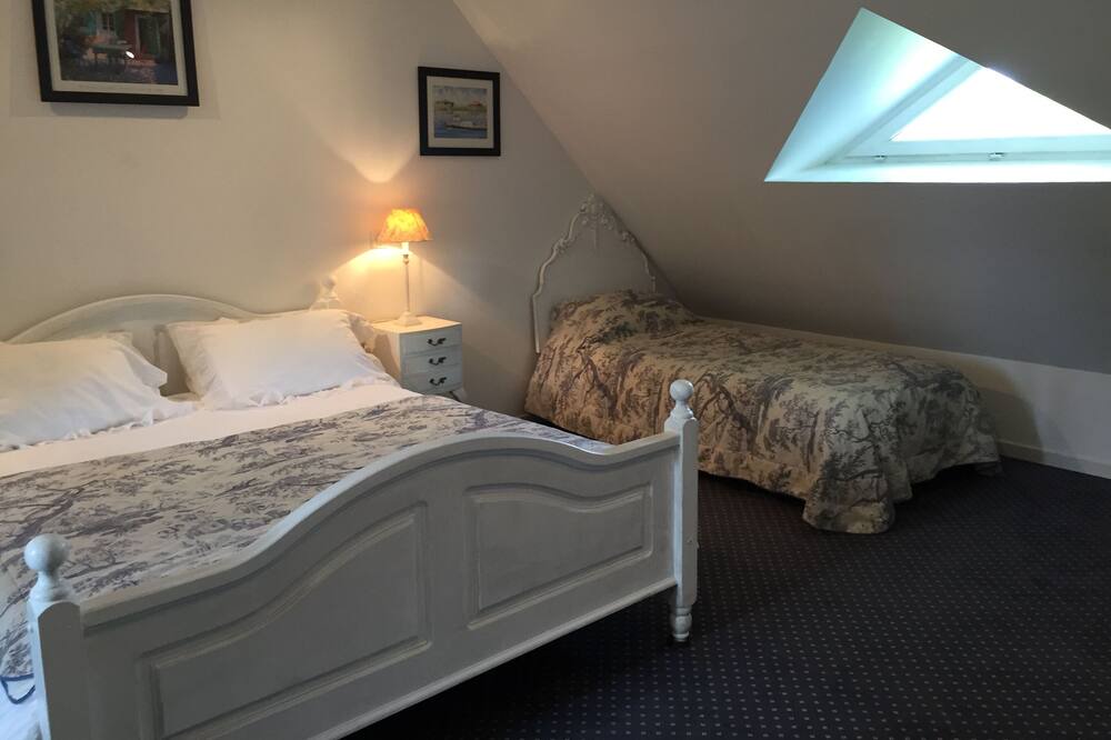 Photo of Bedroom in Dame-Marie-les-Bois