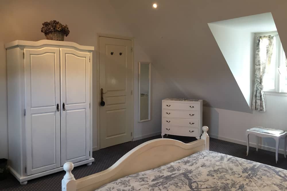 Photo of Bedroom in Dame-Marie-les-Bois