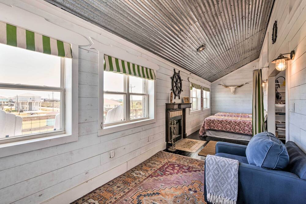 Photo of Livingroom in Crystal Beach