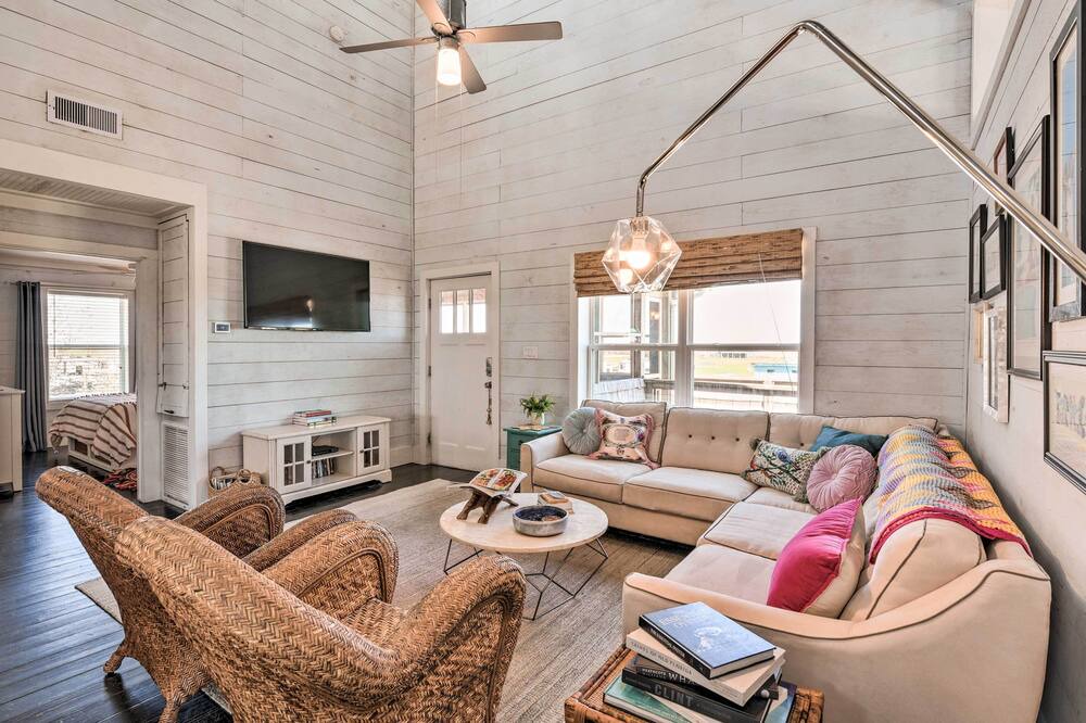 Photo of Bedroom in Crystal Beach