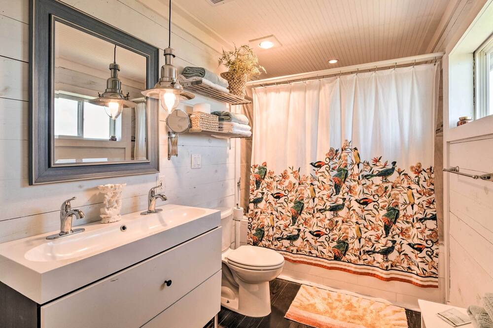 Photo of Bathroom in Crystal Beach