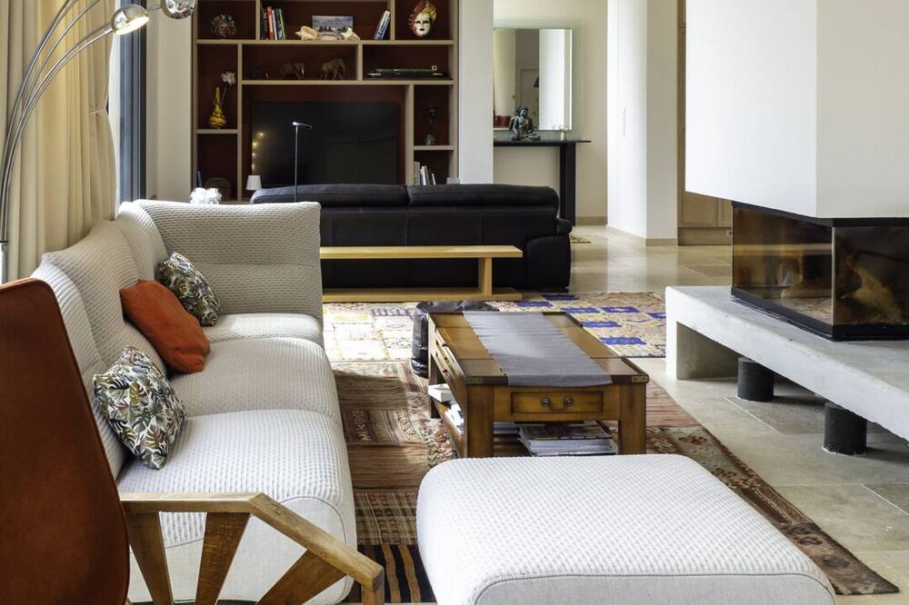 Photo of Livingroom in Saint-Victor-des-Oules