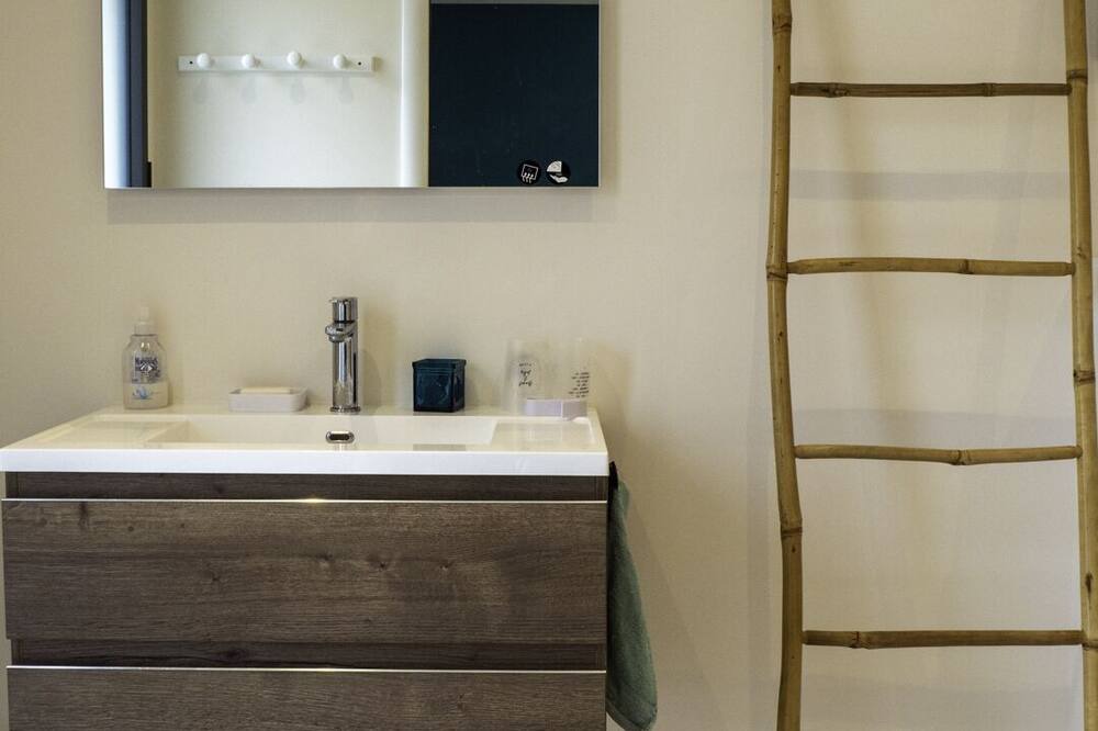 Photo of Bathroom in Saint-Victor-des-Oules