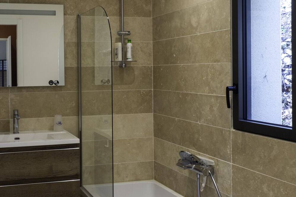 Photo of Bathroom in Saint-Victor-des-Oules