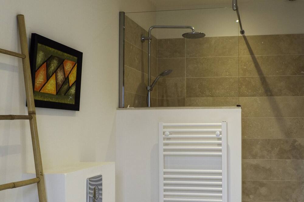 Photo of Bathroom in Saint-Victor-des-Oules