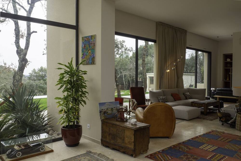 Photo of Livingroom in Saint-Victor-des-Oules