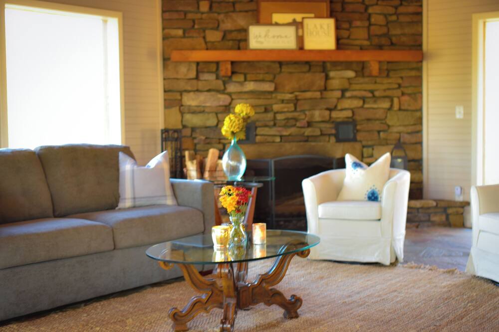 Photo of Livingroom in Lowell