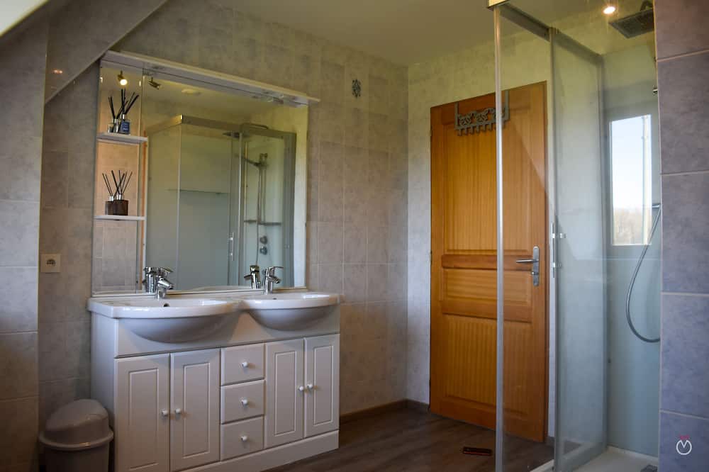 Photo of Bathroom in Fontaine-la-Louvet