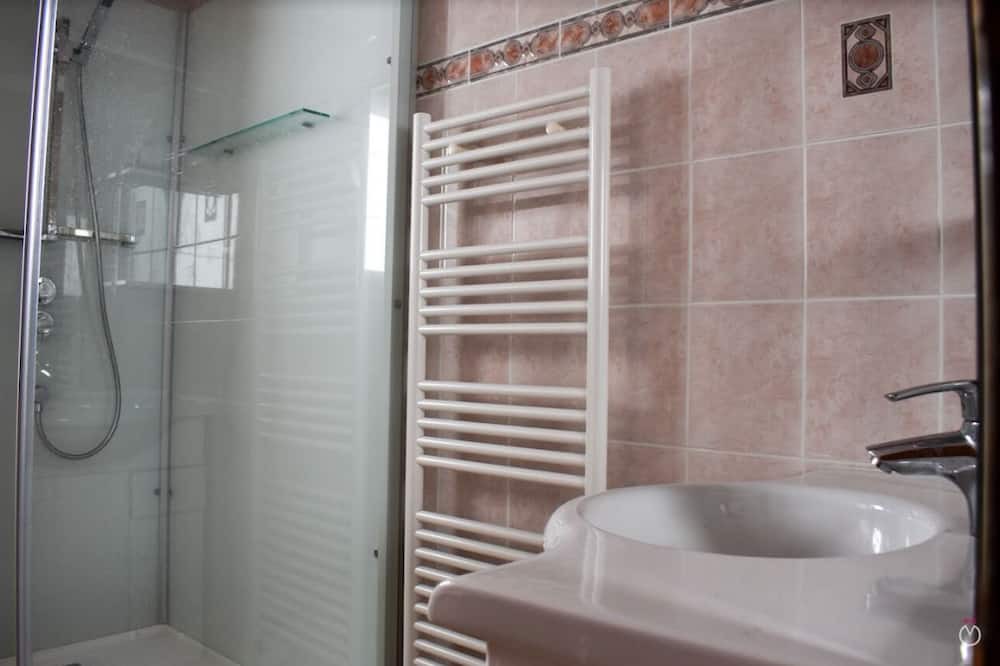 Photo of Bathroom in Fontaine-la-Louvet