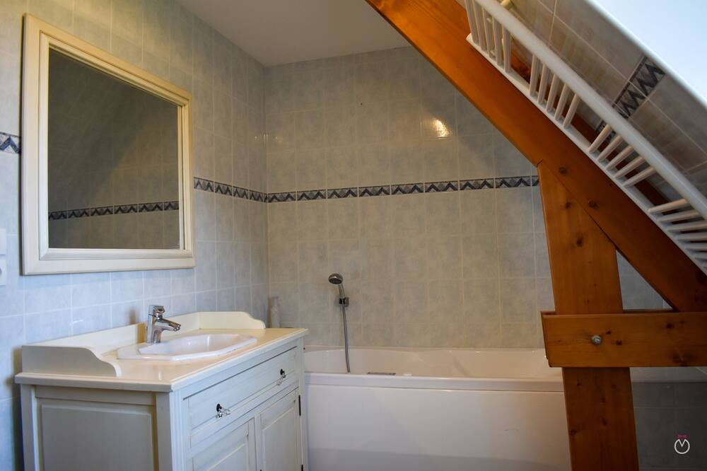 Photo of Bathroom in Fontaine-la-Louvet
