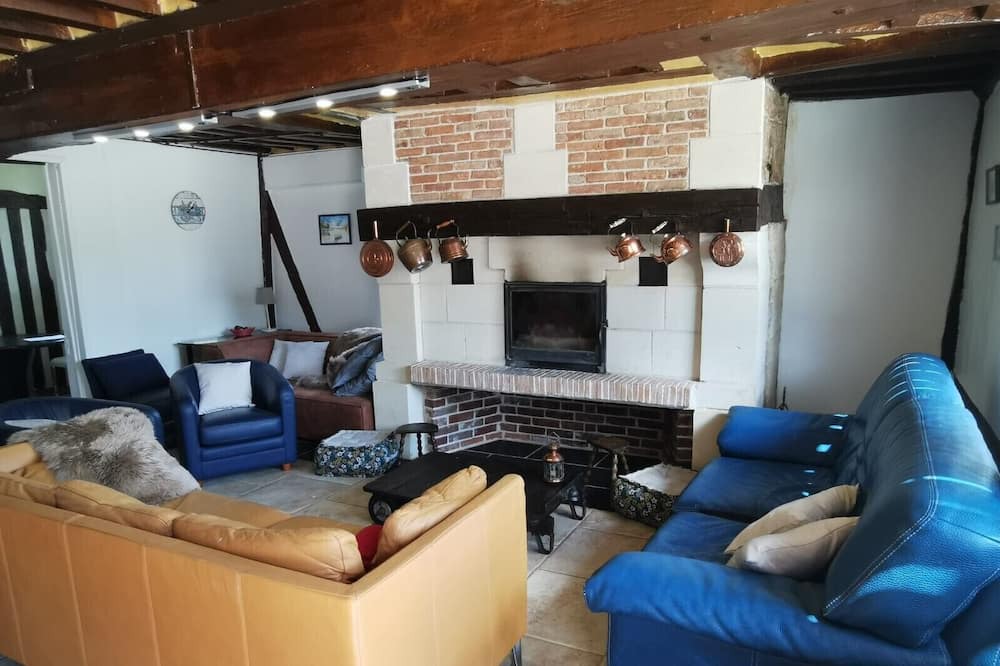 Photo of Livingroom in Saint-Desir