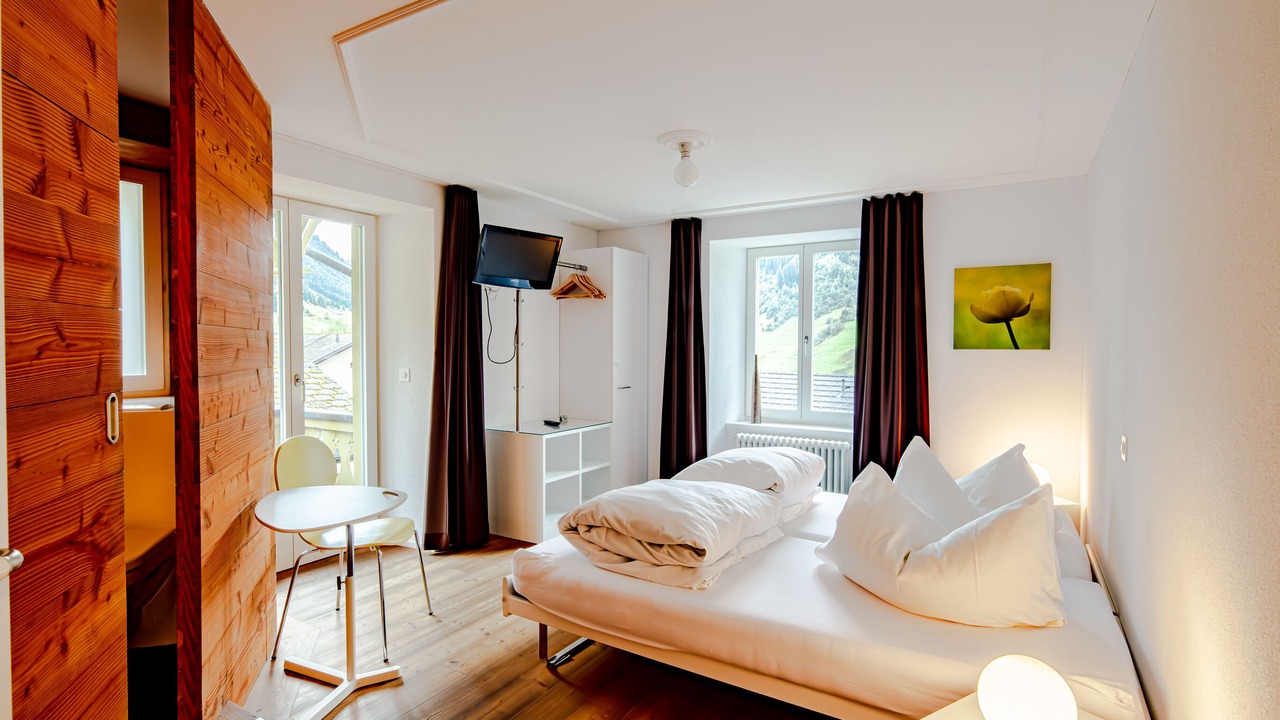 Photo of Bedroom in Curaglia