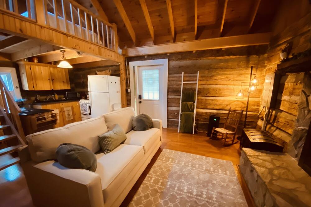 Photo of Livingroom in Piper Gap