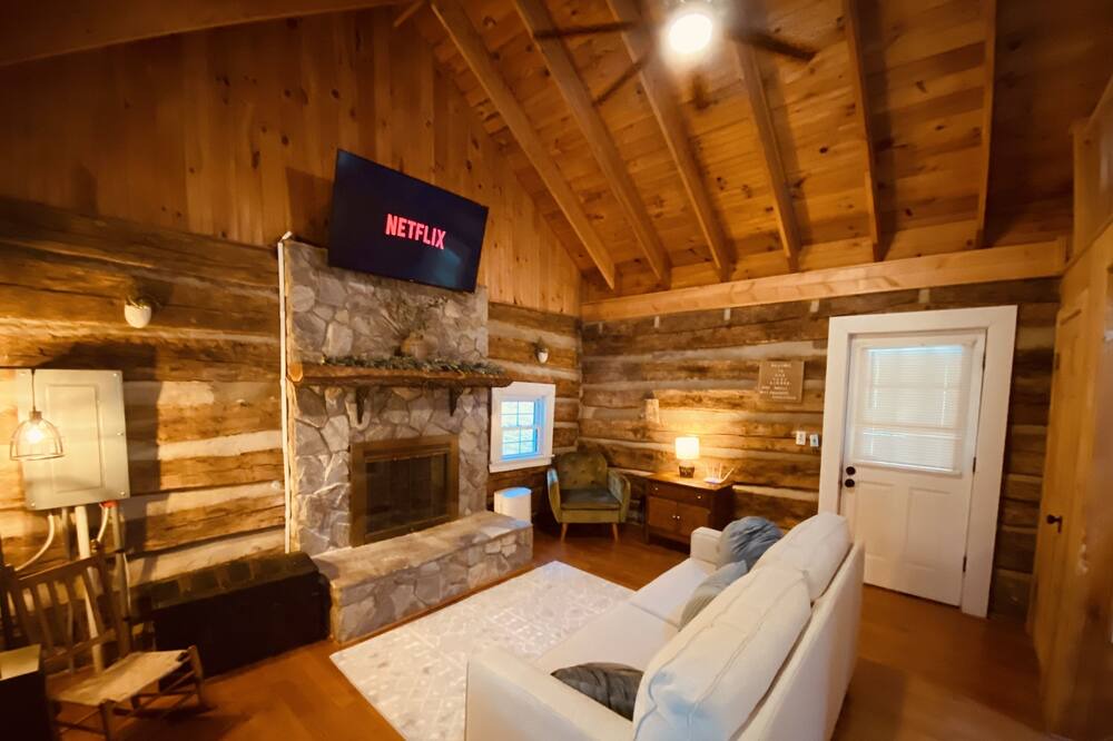 Photo of Livingroom in Piper Gap