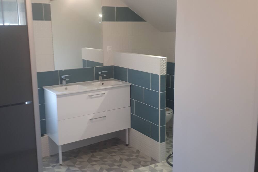 Photo of Bathroom in Etaules