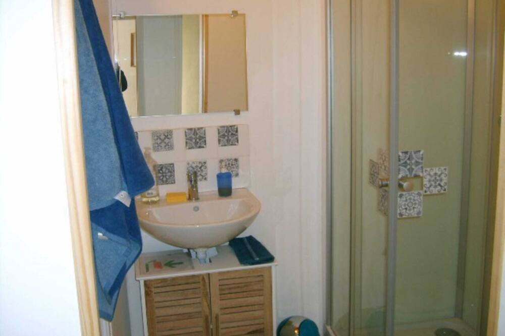 Photo of Bathroom in Auzon