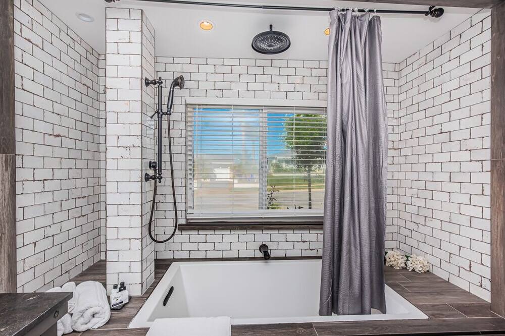 Photo of Bathroom in Loma Alta