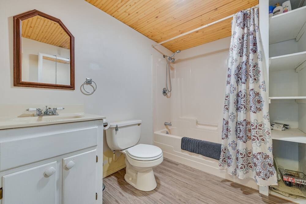Photo of Bathroom in Oak Hill