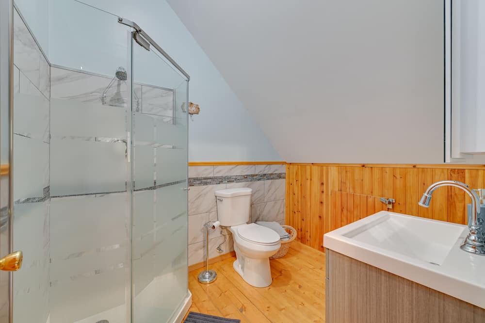 Photo of Bathroom in Oak Hill