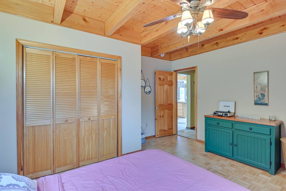 Photo of Bedroom in Oak Hill