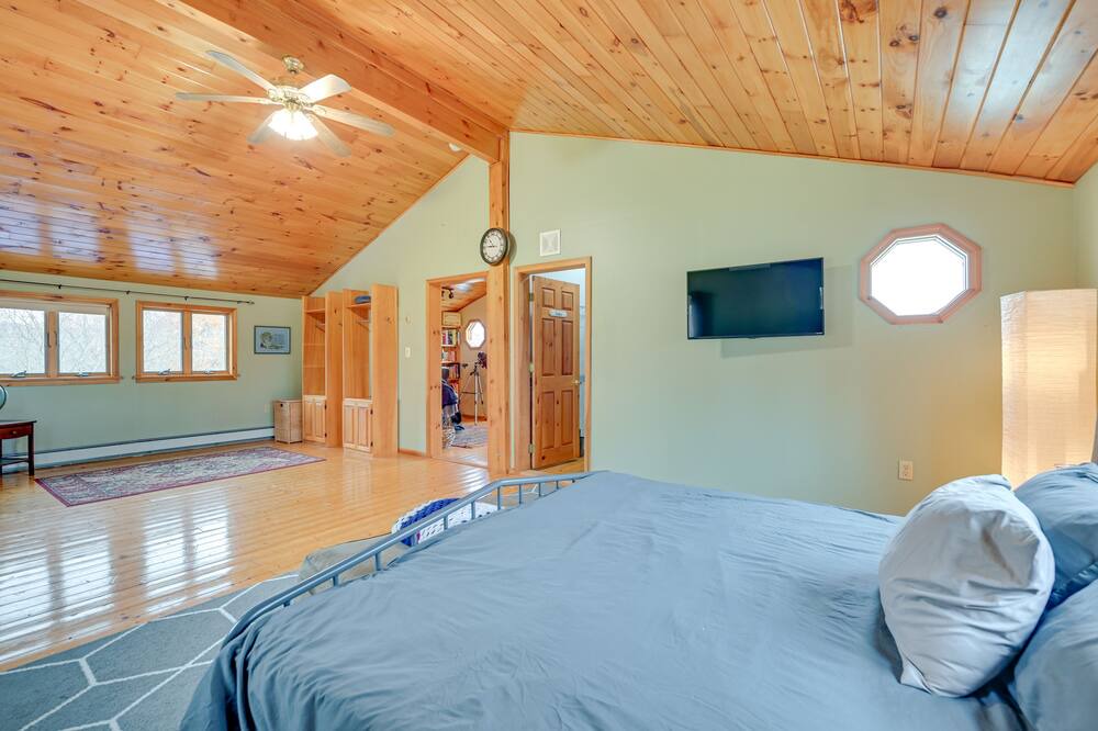 Photo of Bedroom in Oak Hill