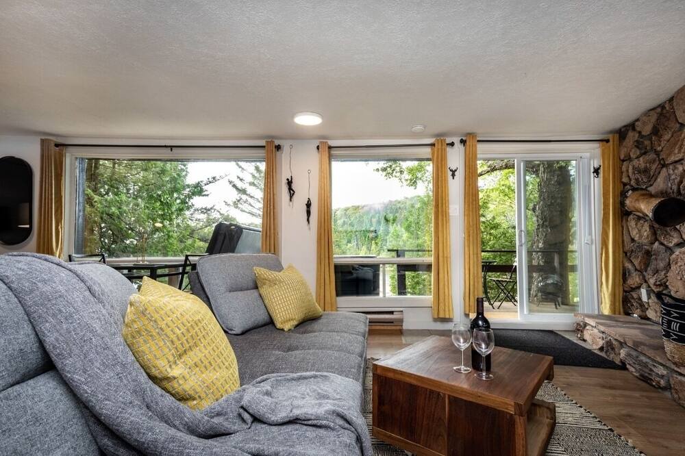 Photo of Livingroom in Sainte-Lucie-des-Laurentides