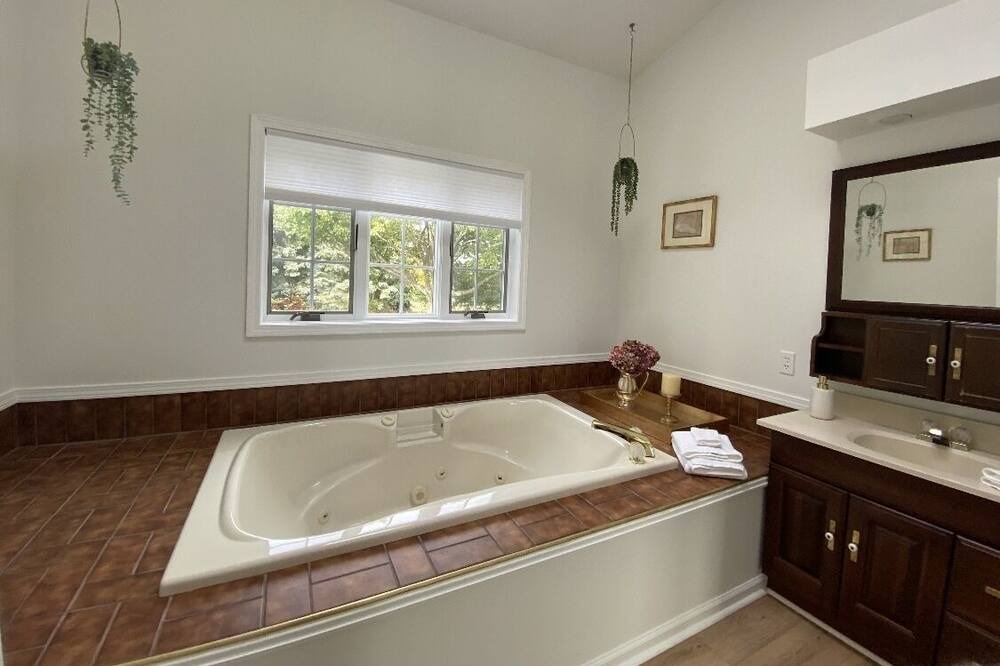 Photo of Bathroom in Bristol Hills