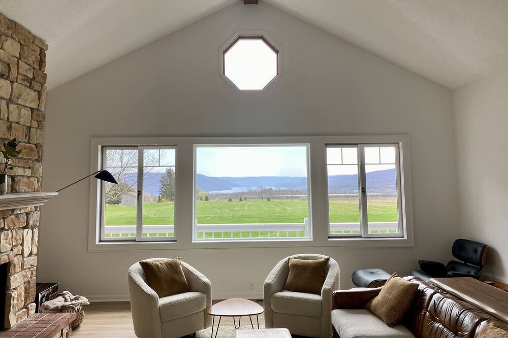 Photo of Bedroom in Bristol Hills