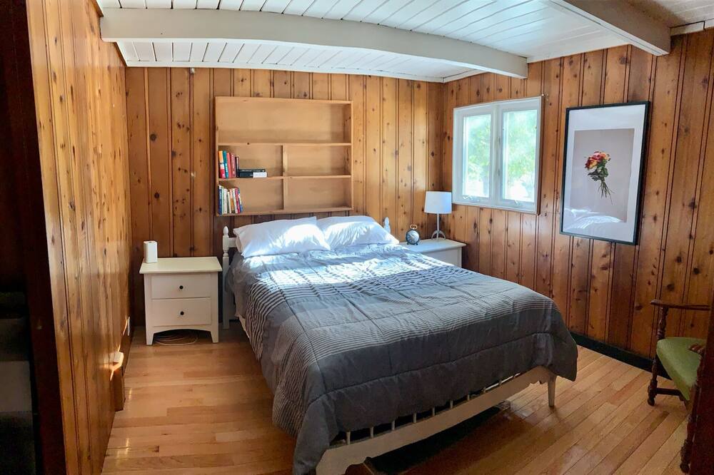 Photo of Bedroom in Lambton Shores