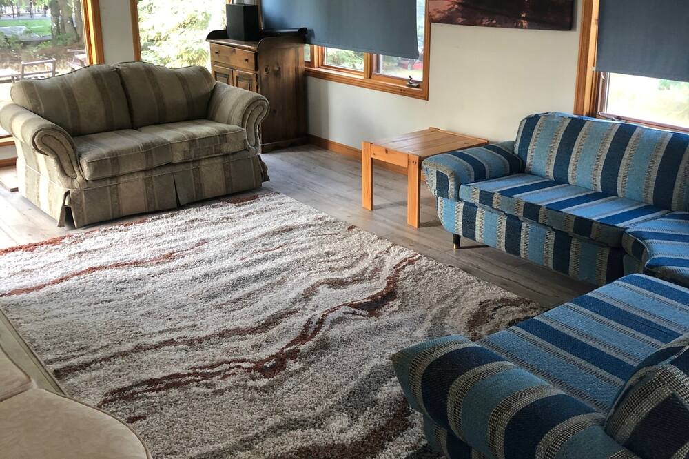 Photo of Livingroom in Fenelon Falls